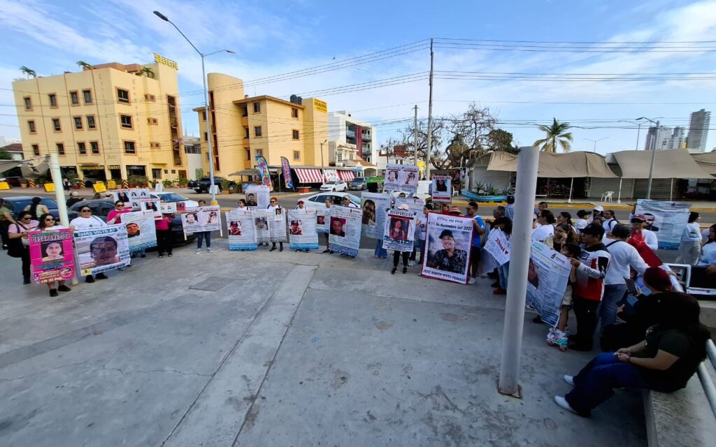 Familias de desaparecidos marchan en Mazatlán