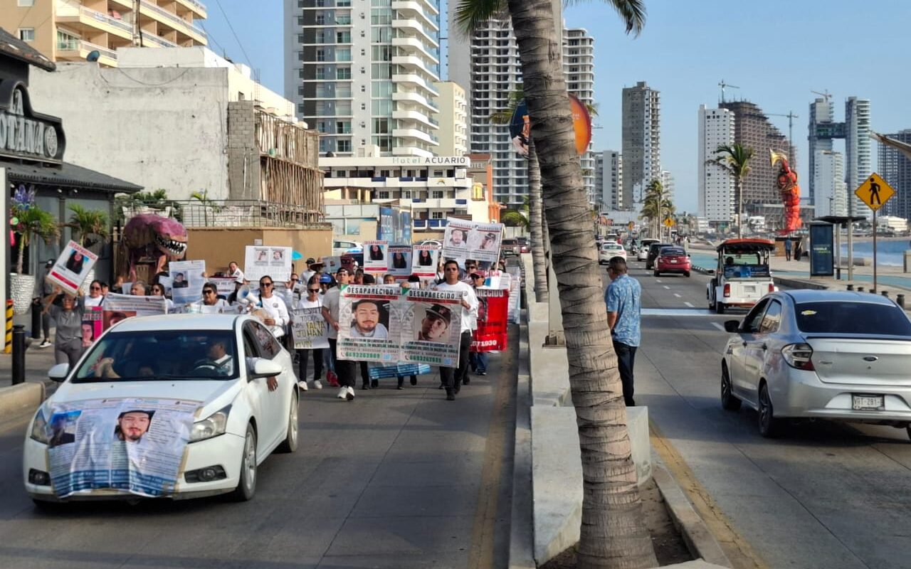 Familias de desaparecidos marchan en Mazatlán