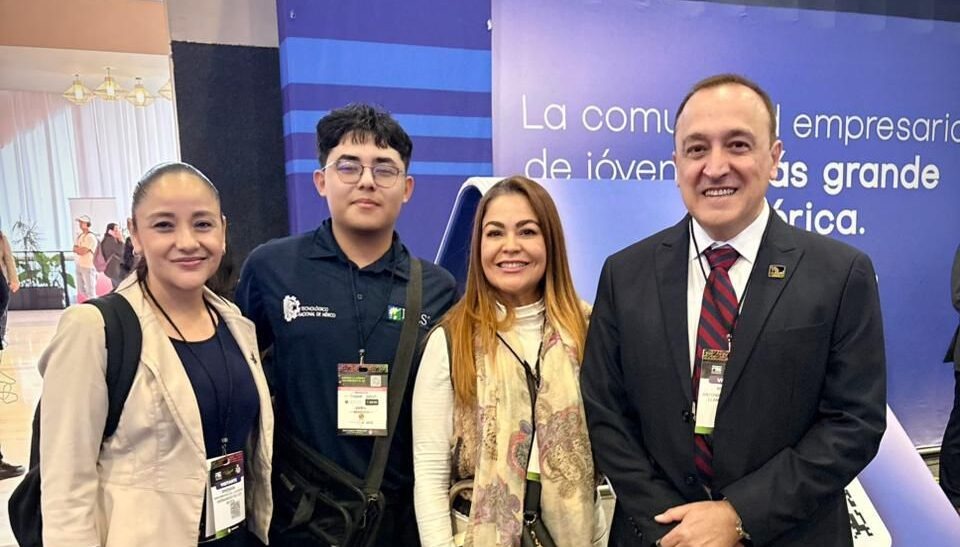 Antonio Menéndez en Feria Internacional en Ciudad de México