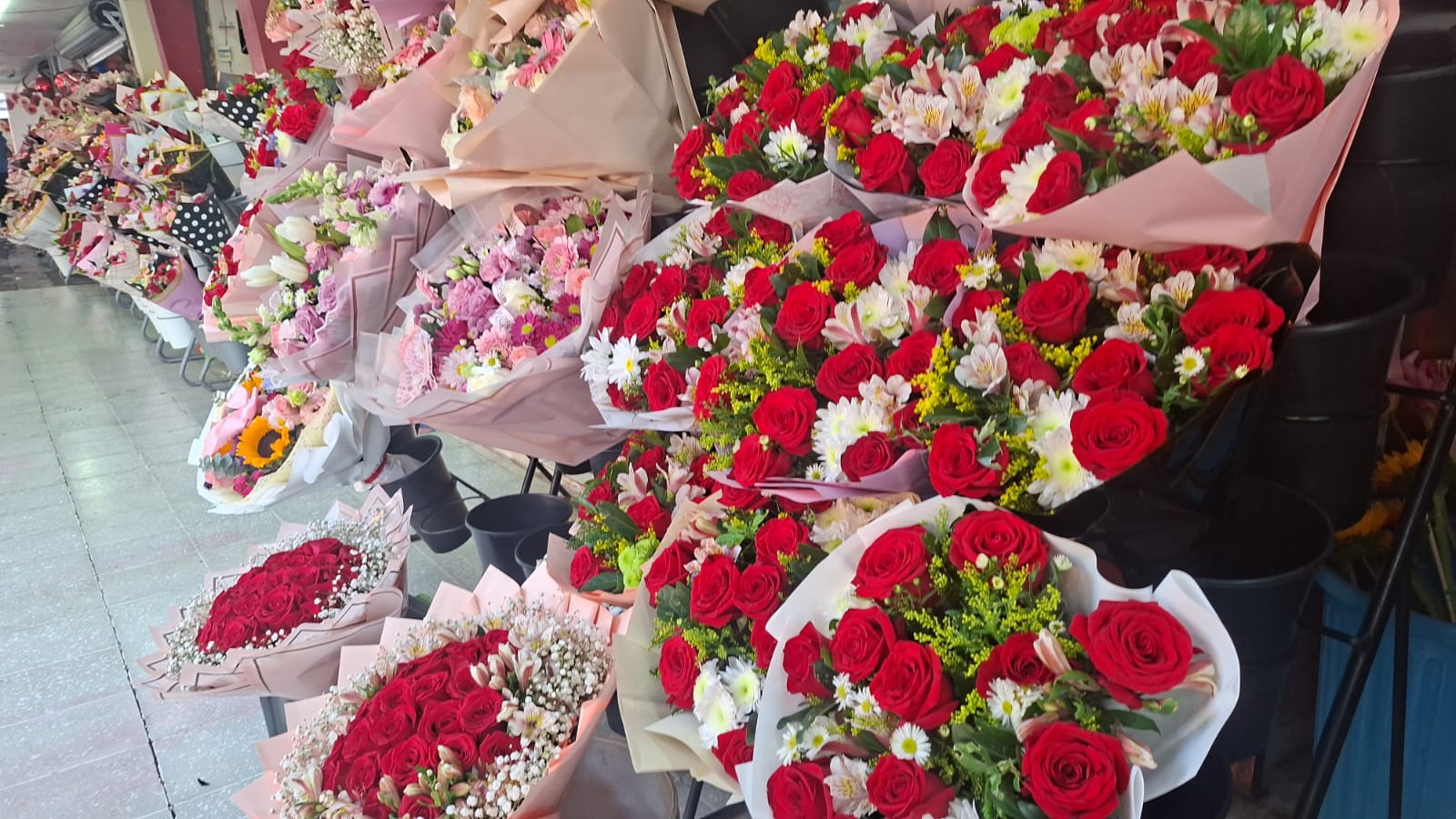 Ramos de flores en exhibición