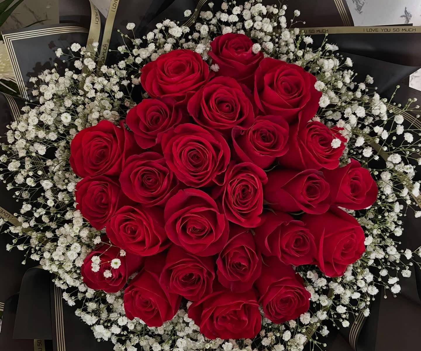 Ramo de rosas rojas.