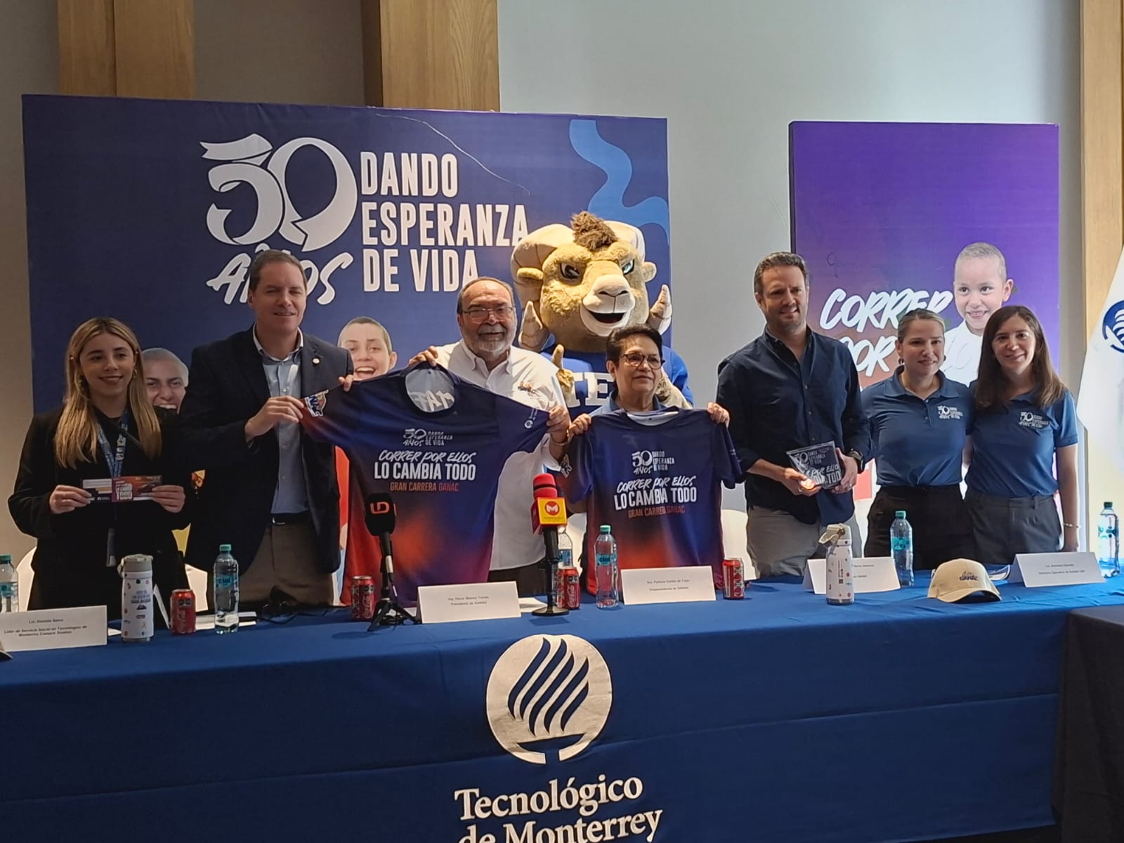 Comité organizador de Ganac y Tec de Monterrey anunciando la carrera 5k en Culiacán.