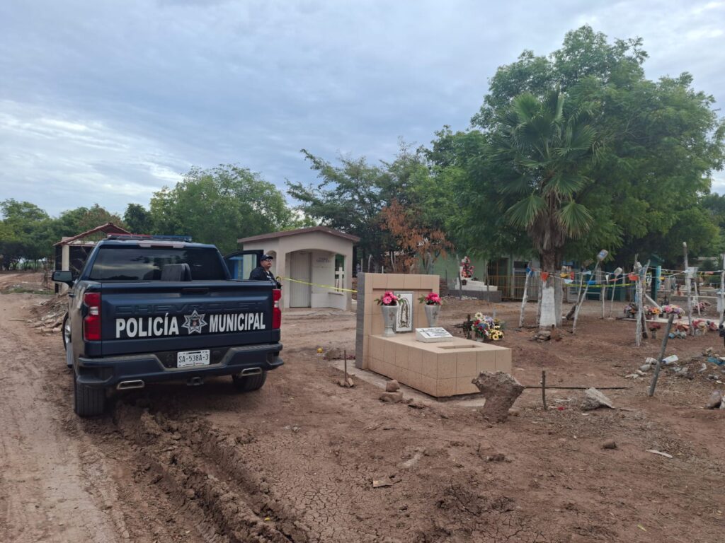 Localizan a un hombre sin vida dentro del panteón