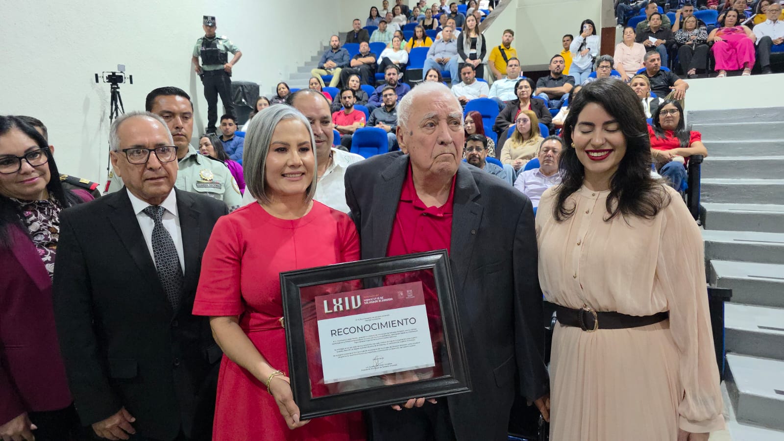 Humberto López Rochín recibe reconocimiento en Salvador Alvarado