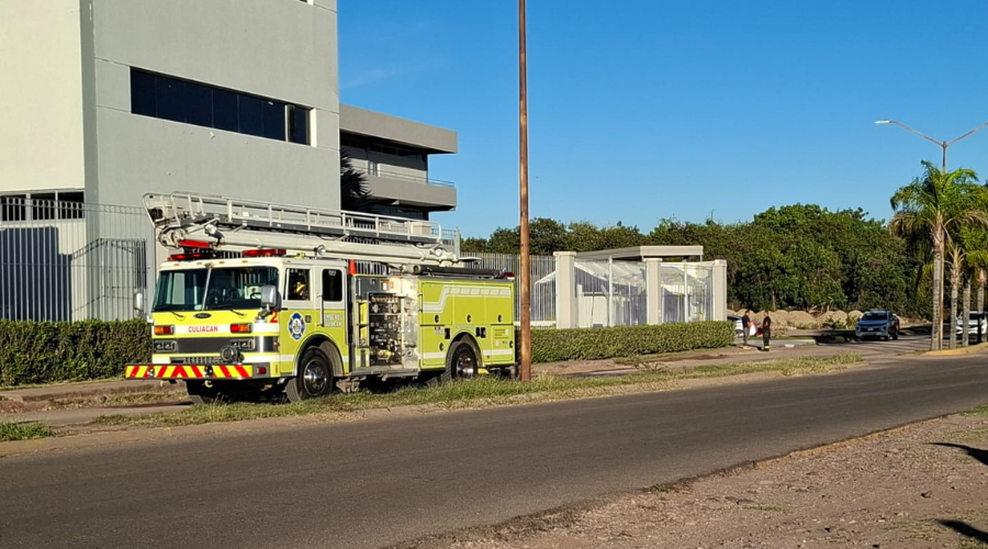 Bomberos de Culiacán acudieron al colegio tras un reporte de incendio