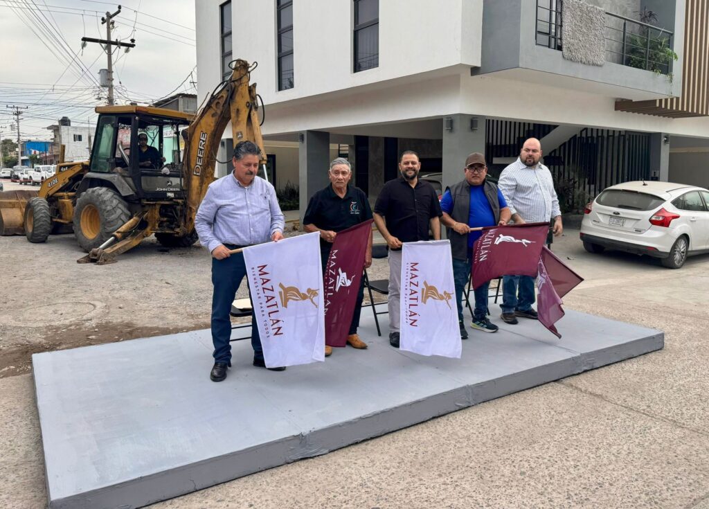 Evento de banderazo de inicio de pavimentación en Mazatlán