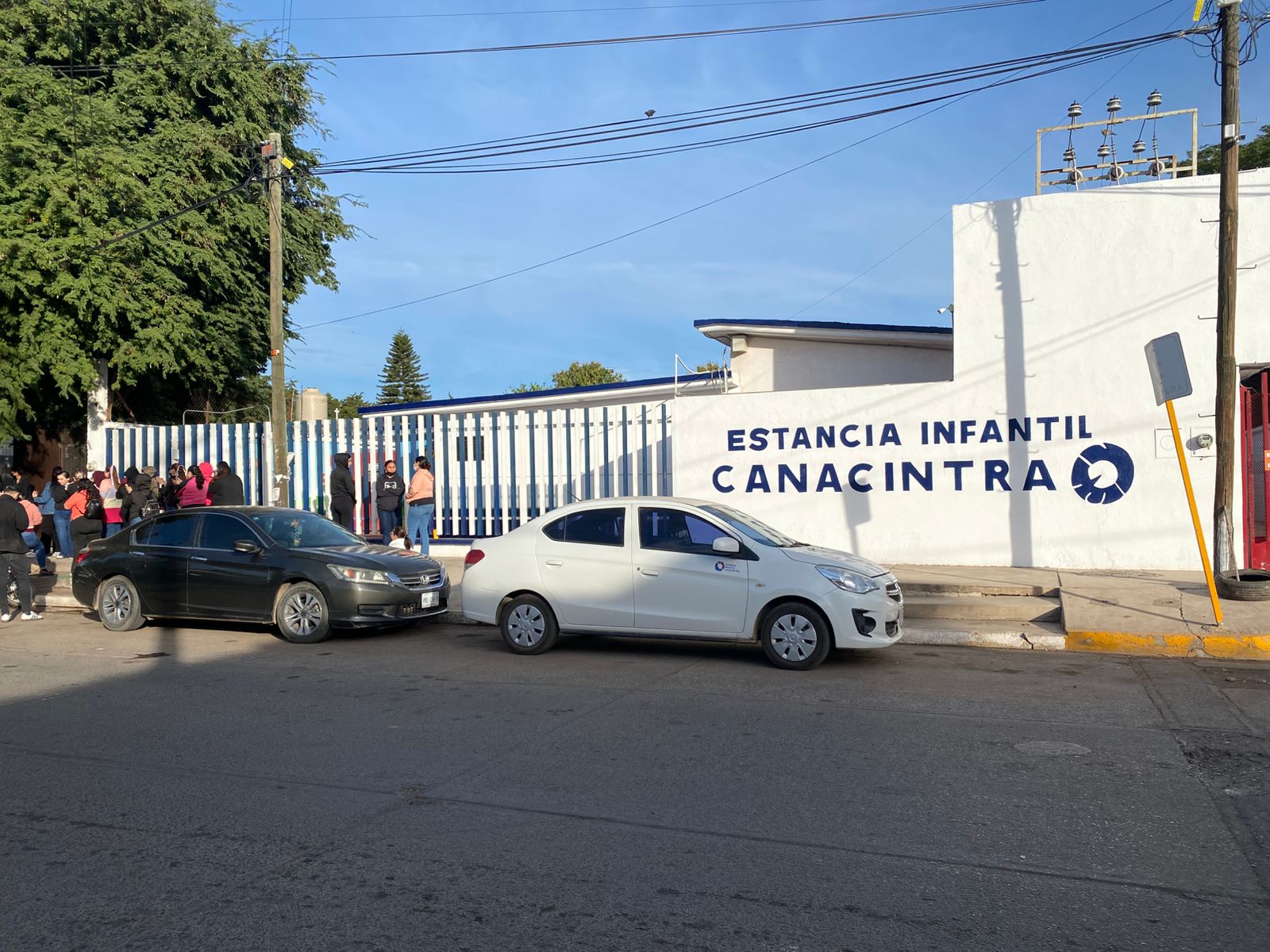 Instalaciones por fuera de la Estancia Infantil CANACINTRA