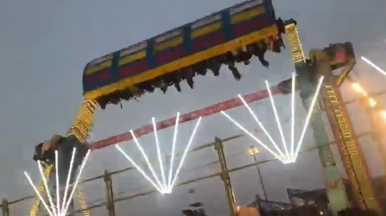 VIDEO: Colapso de juego mecánico deja un muerto y al menos 13 heridos en parque de India