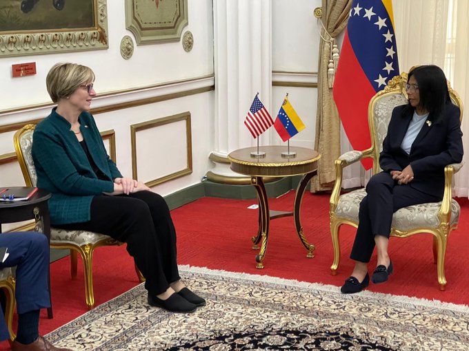 Delcy Rodríguez se reúne con la nueva encargada de negocios de EU en Venezuela, Laura Dogu