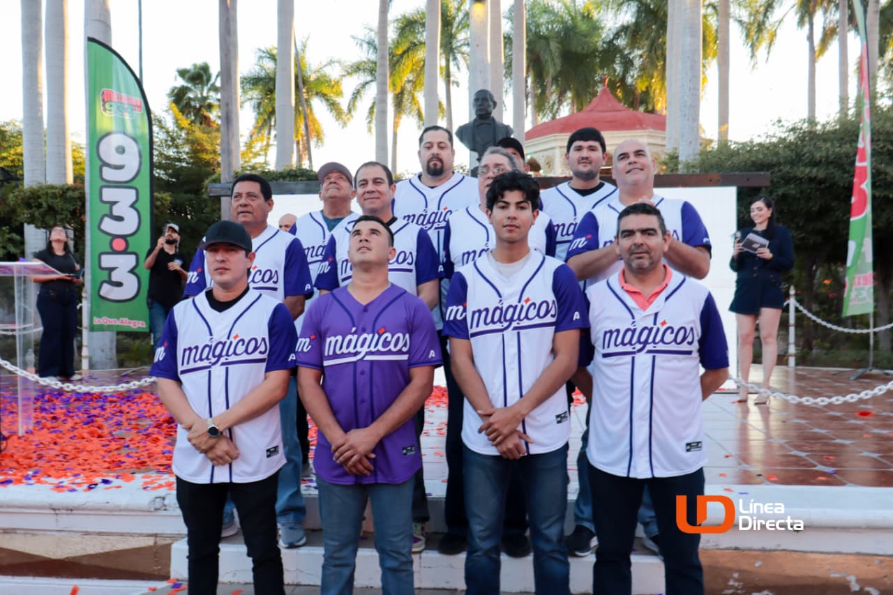 Presentación del nuevo equipo de beisbol los Mágicos de El Fuerte.