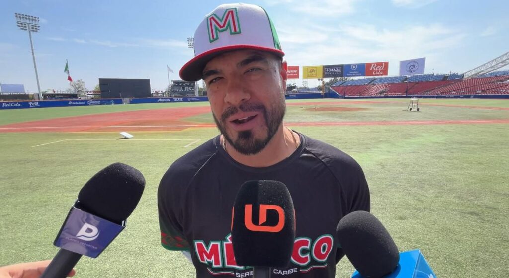 Manny Barreda hablando para los medios de comunicación 