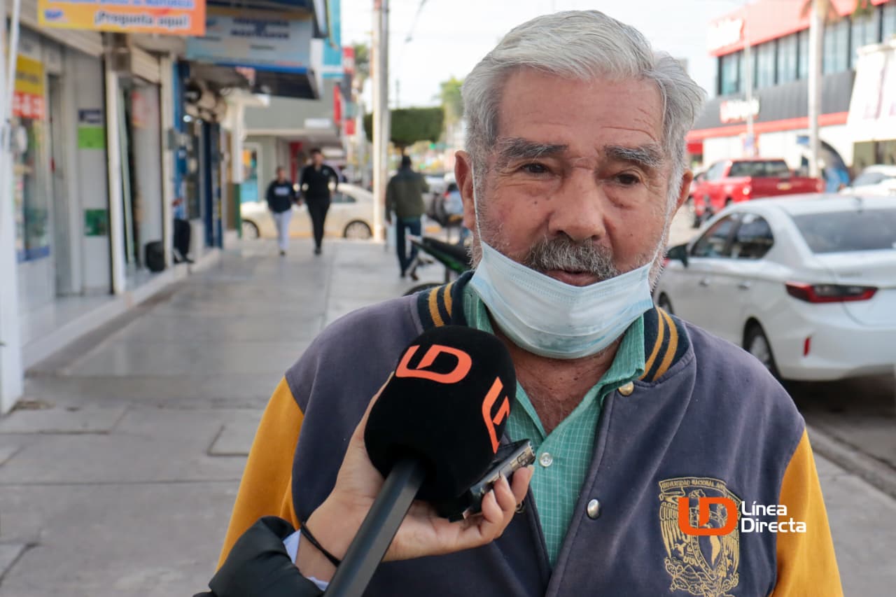Marco Antonio Almada, docente pensionado y escritor de libros en Los Mochis.