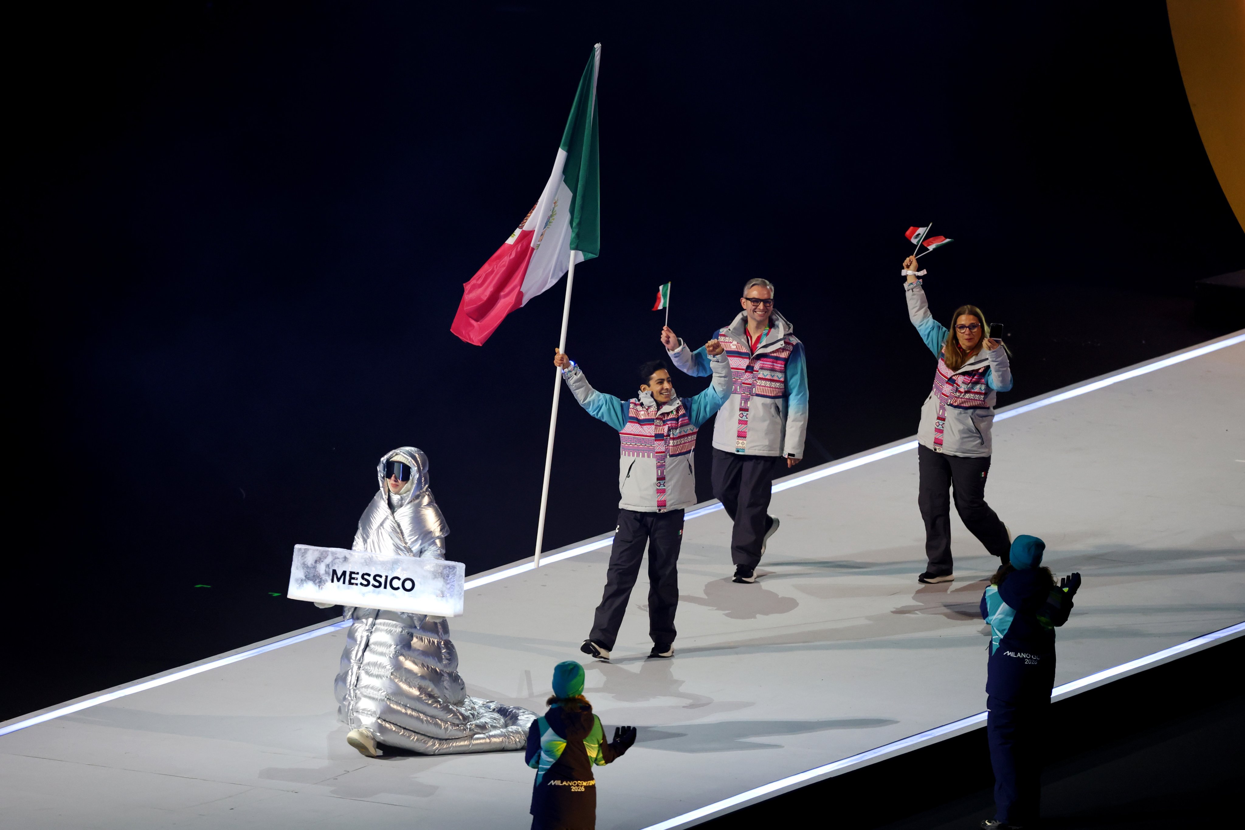 México dice presente en Milano-Cortina 2026; así desfiló la delegación mexicana en la inauguración