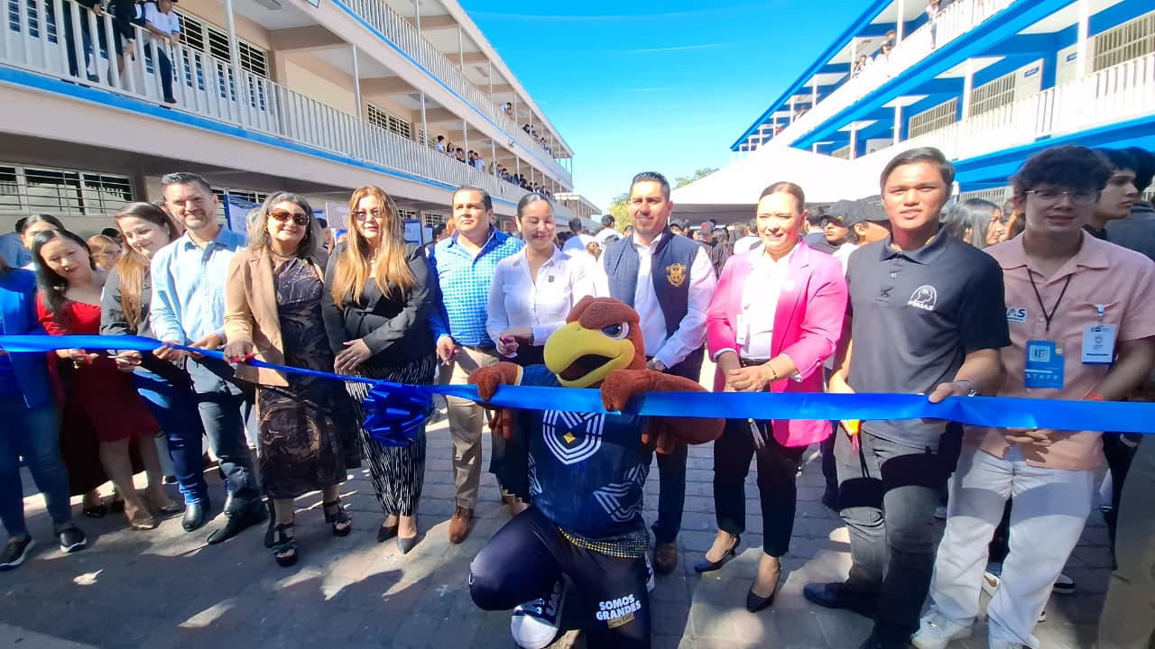 Muestra Profesiográfica de la UAS en la Unidad Regional Sur.