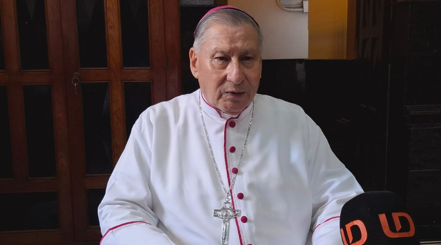 Obispo de la Diócesis de Mazatlán, Mario Espinosa Contreras siendo entrevistado por Línea Directa