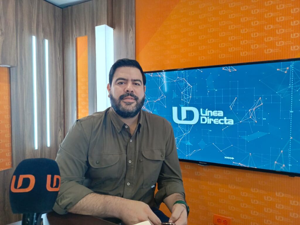 Oscar Valenzuela Quintero, coordinador de DIF Sinaloa en estudio de Línea Directa 