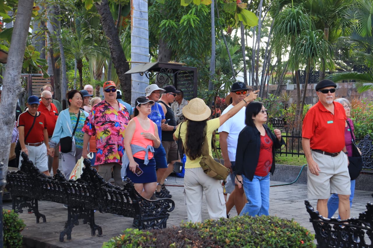 Pasajeros del crucero Norwegian Bliss en Mazatlán