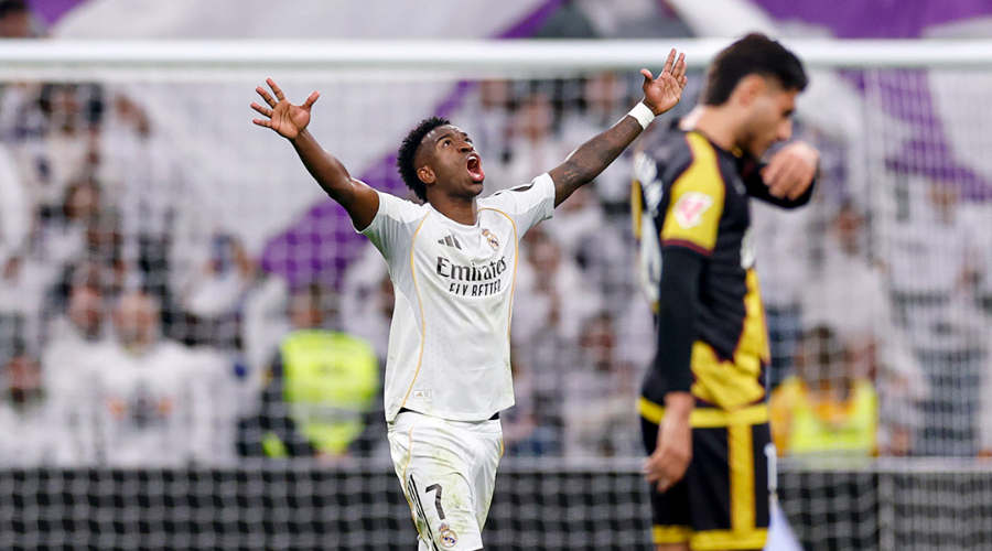 Jugador celebrando con los brazos estirados