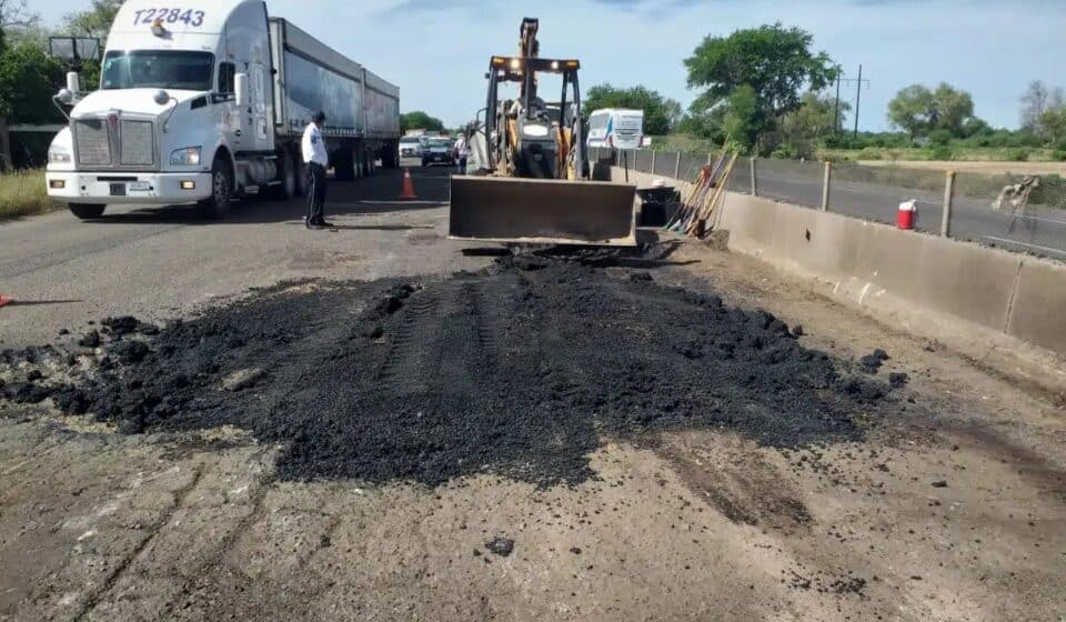 Reencarpetado de la carretera México 15 en Guasave