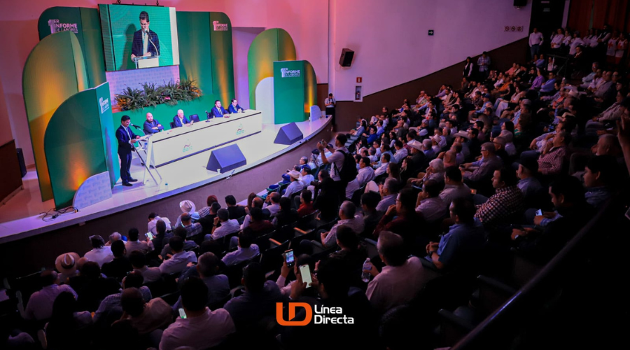  Roberto Bazúa presenta su Primer Informe de Labores