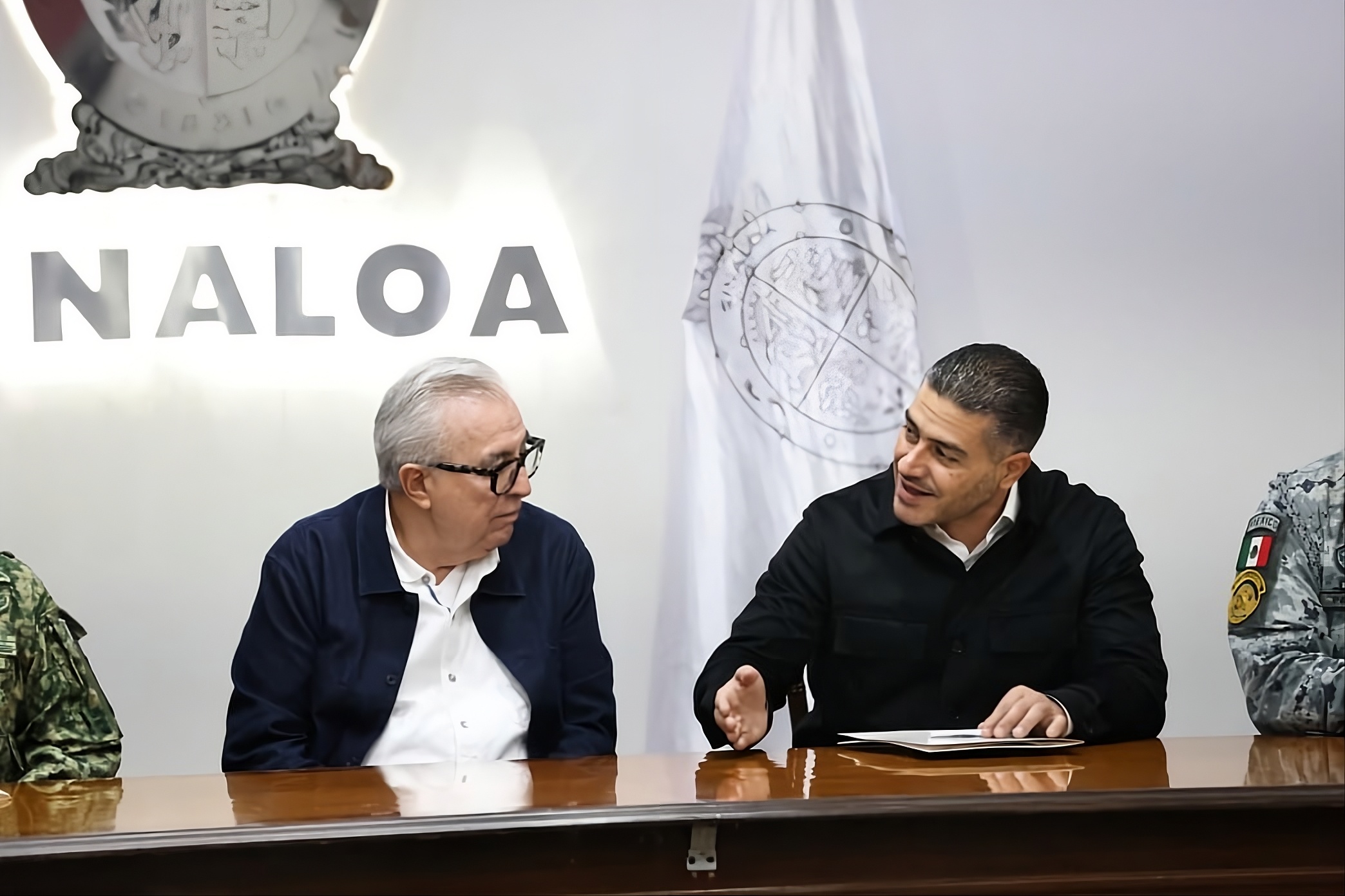 El gobernador de Sinaloa, Rubén Rocha Moya, junto al títular de SSPC, Omar García Harfuch
