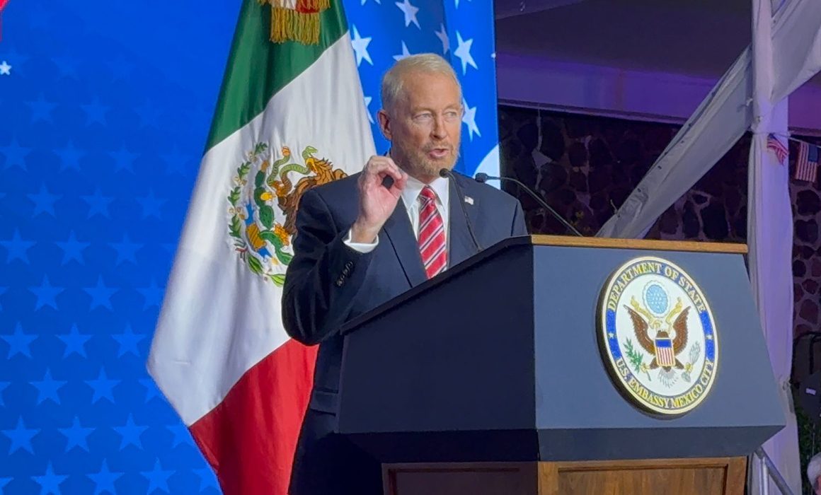 Embajador de EU en México urge desmantelar redes de fentanilo tras intoxicación de menores en Puebla
