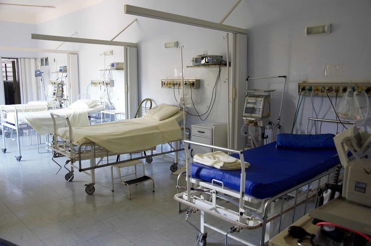 Camas de hospital vacías