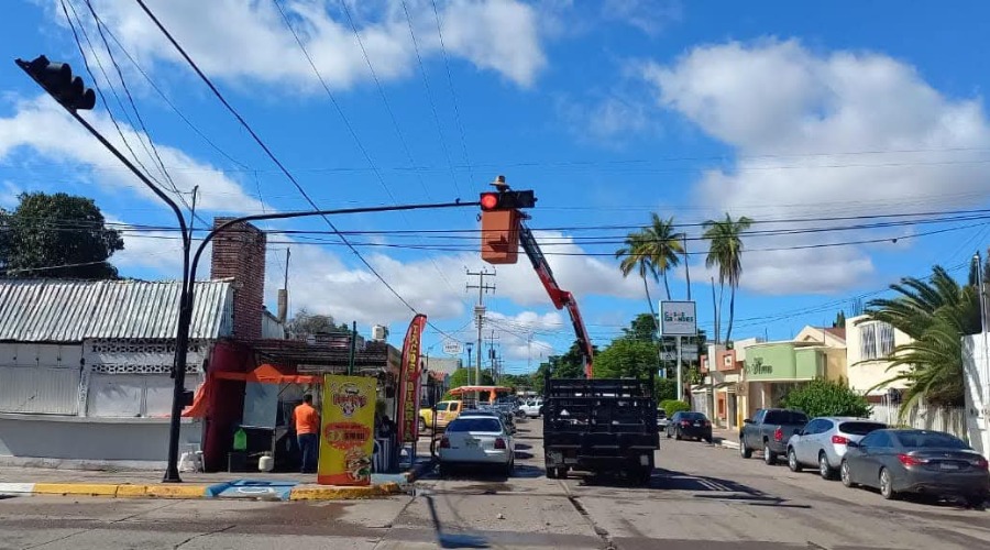 Semáforo en una calle de Guasave.