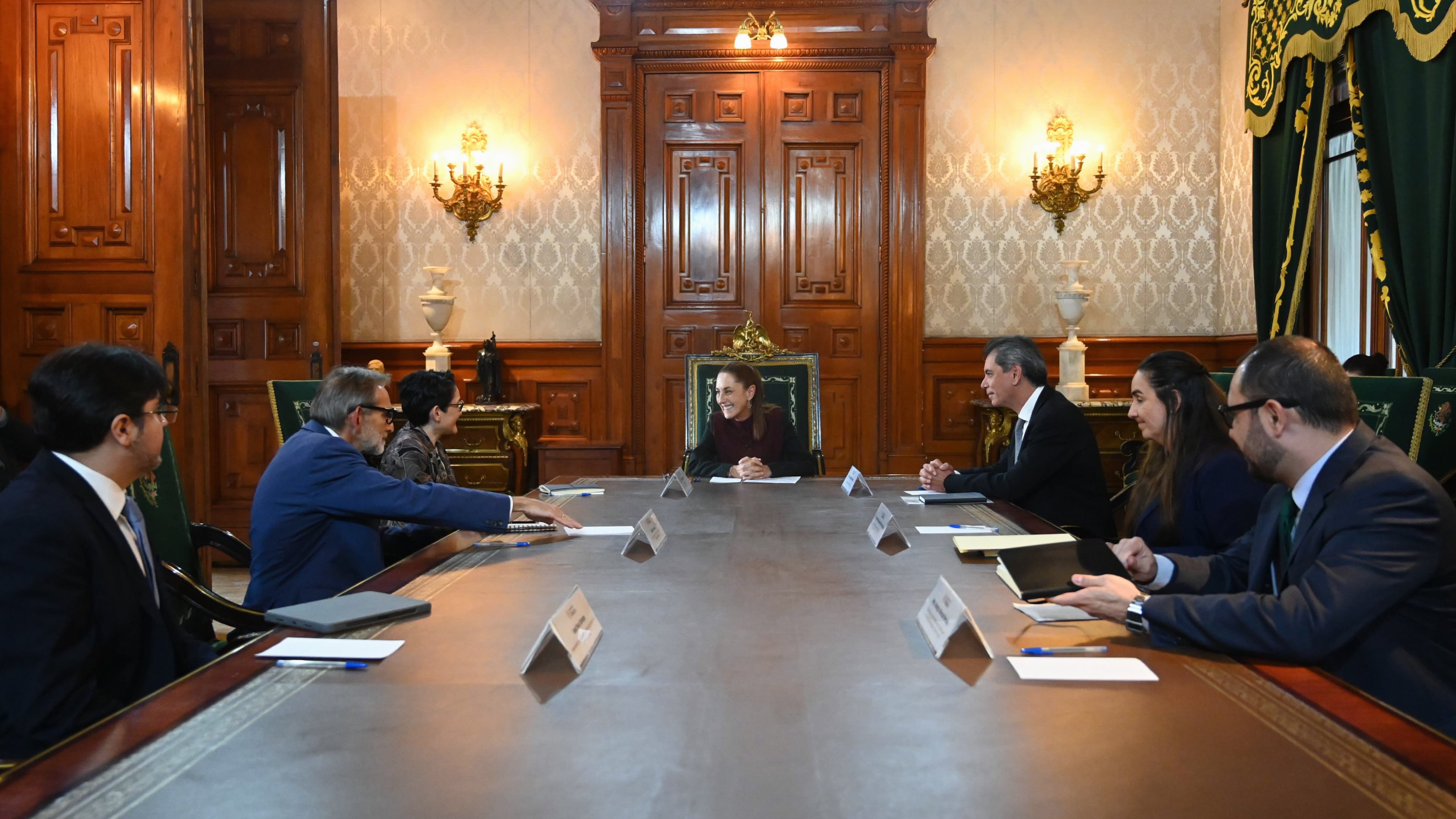 Sheinbaum se reúne con la CEO de S&P Global; dialogan sobre inteligencia artificial y economía