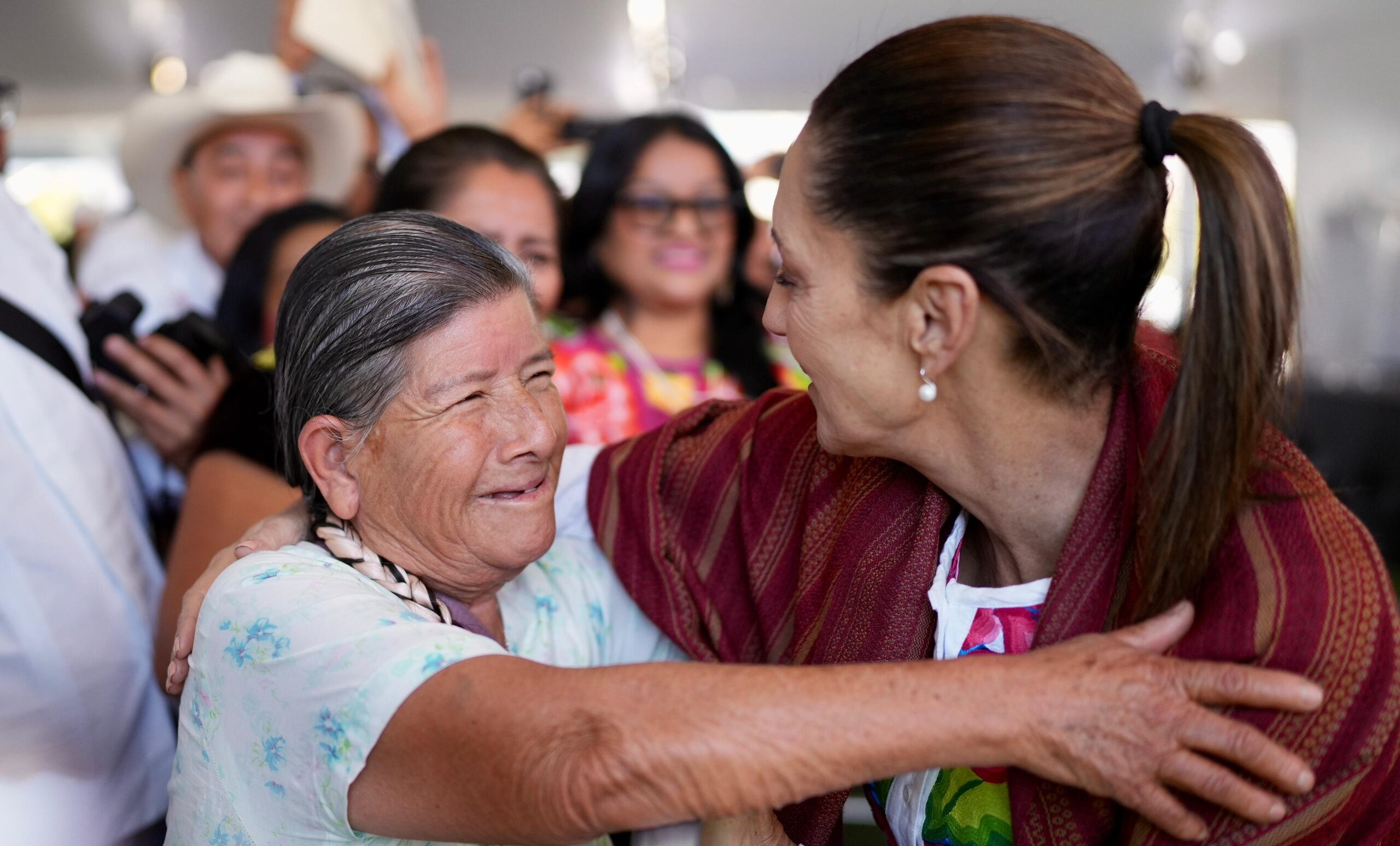 Sheinbaum defiende programas sociales como derechos y no como asistencialismo