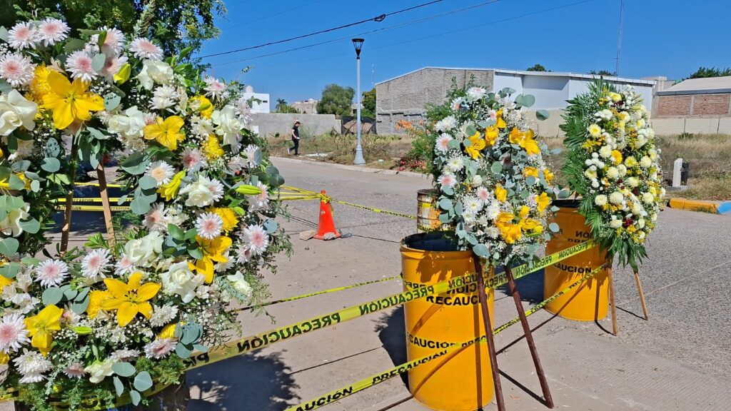Colocan coronas y veladoras en el socavón donde murió el investigador de Ciidir