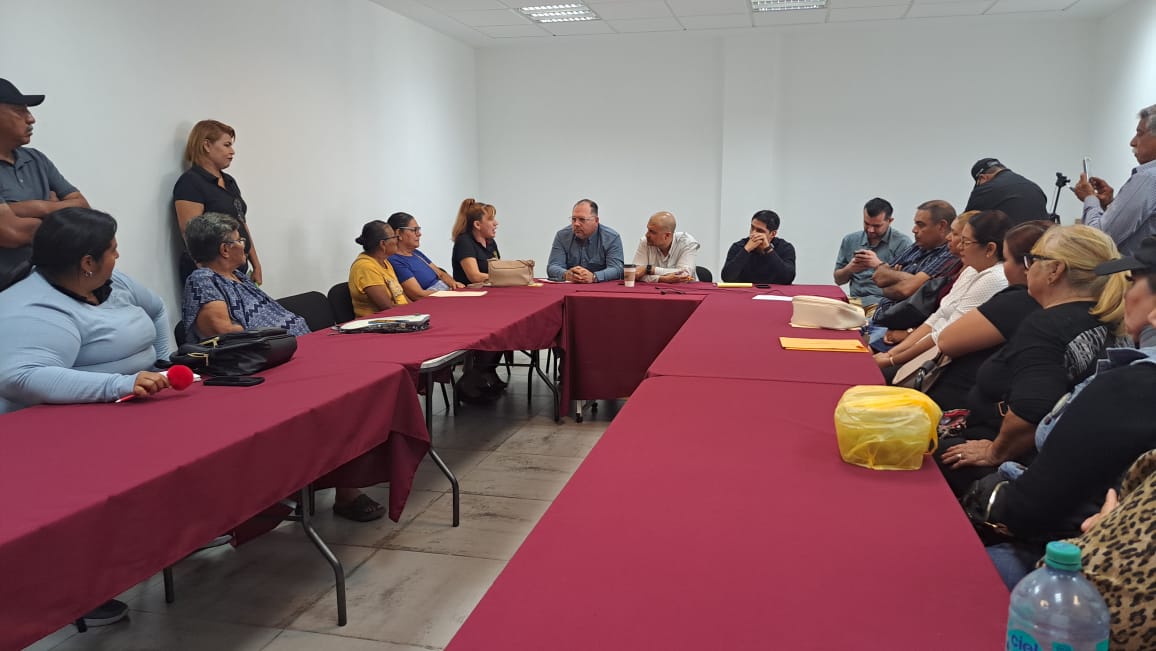 Tianguistas y comerciantes semifijos de Mazatlán.