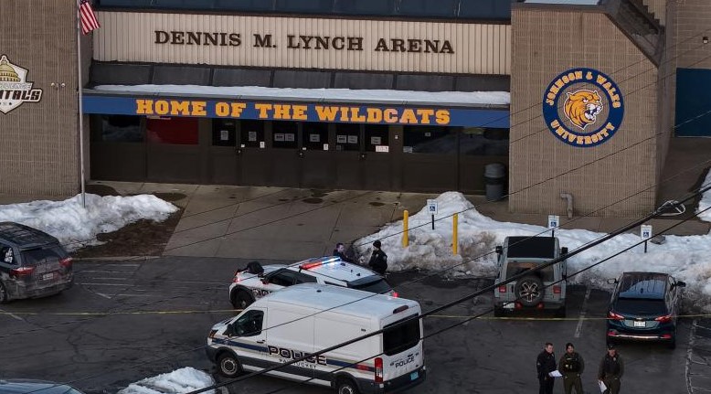Revelan identidad del tirador que dejó 3 muertos en partido de hockey en Rhode Island, EU