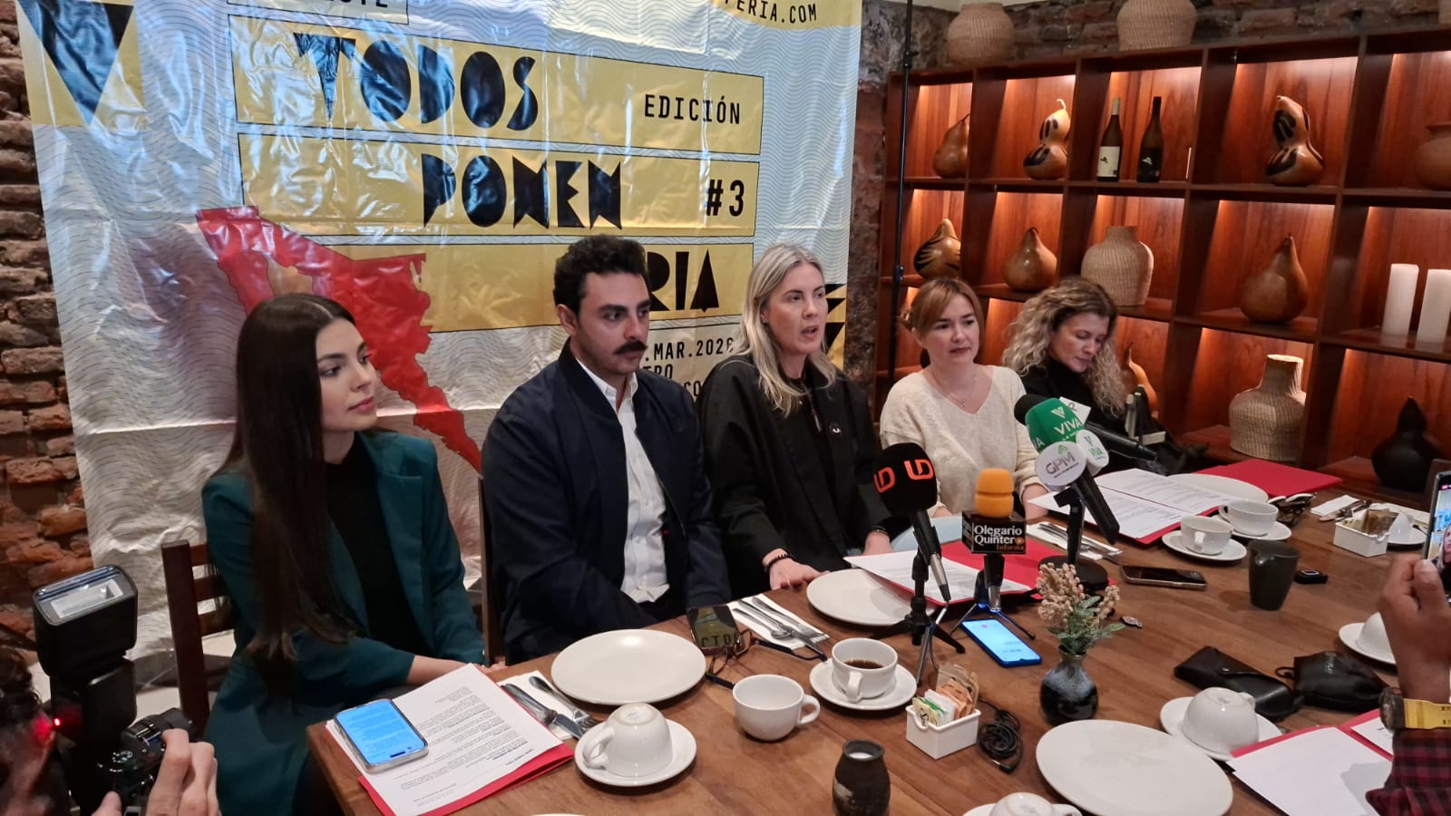 Autoridades de Feria de Arte del Noroeste “Todos Ponen Feria” en conferencia de prensa