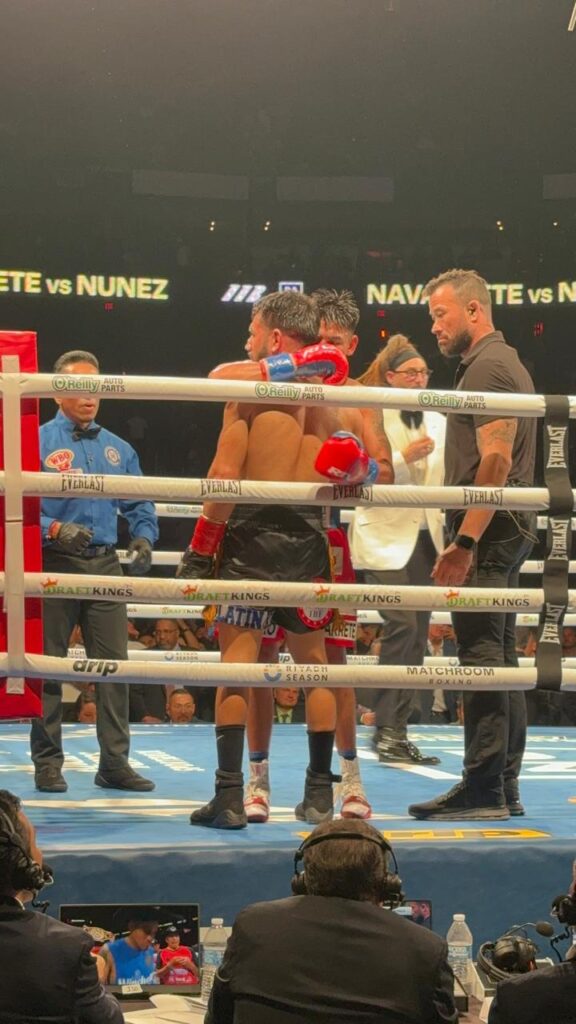 Al parar la pelea, Navarrete fue y todo terminó en un abrazo con Núñez