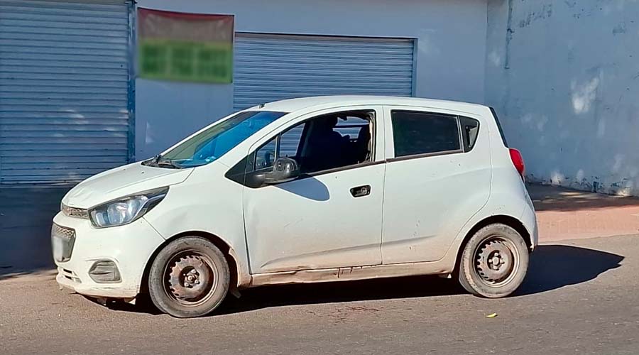 Vehículo baleado frente a Policía Municipal de Culiacán