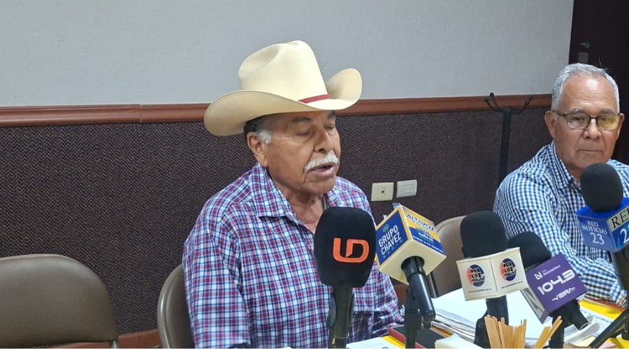 Vicente Pico Orduño en conferencia de prensa