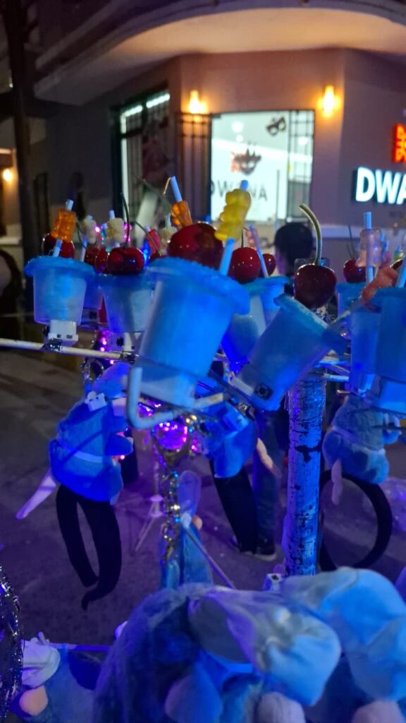 Ratatouille o "azulitos", los suvenires del Carnaval de Mazatlán 2026 ¿Ya tienes el tuyo?