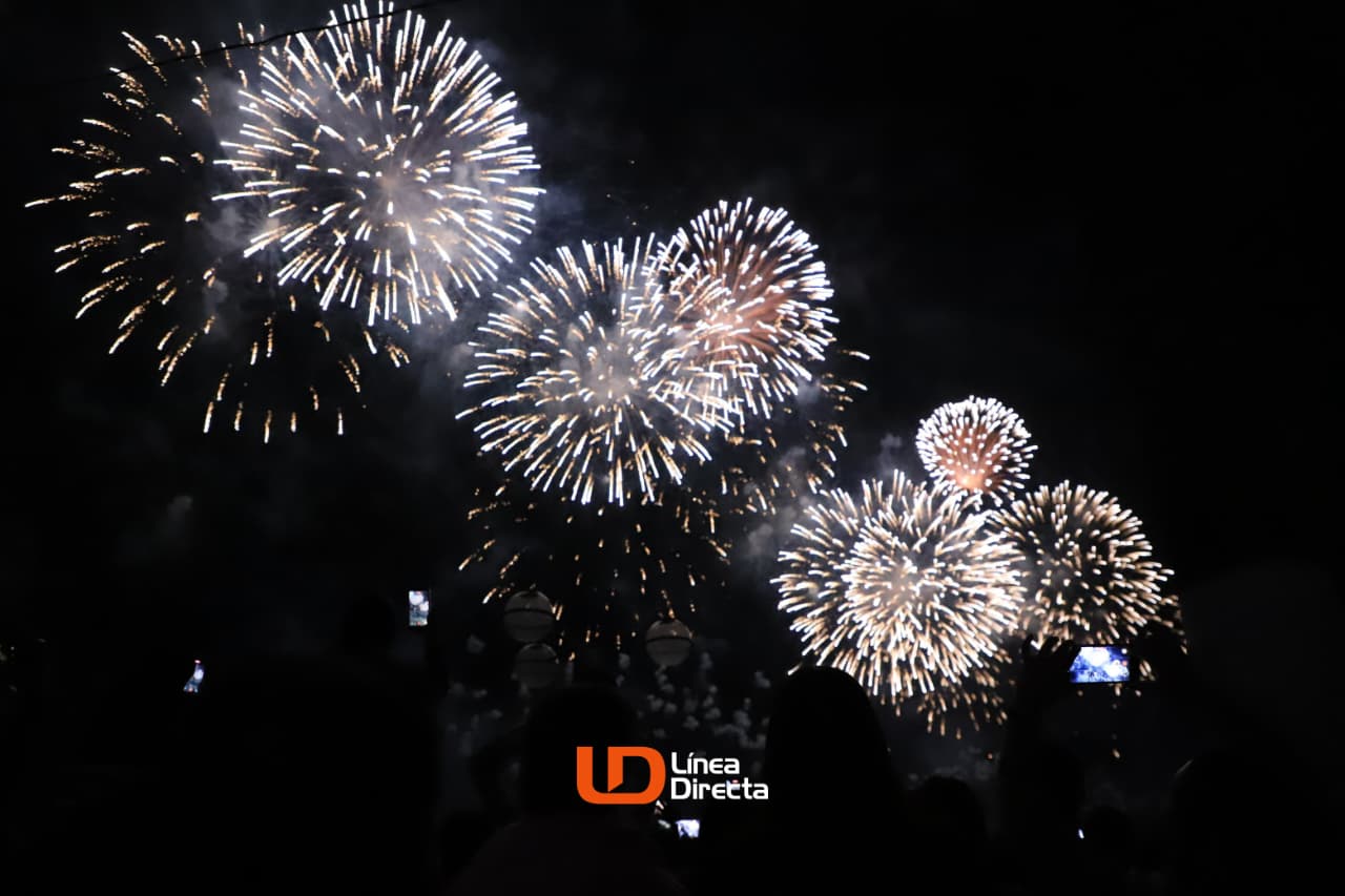 ¡Al ritmo de la banda sinaloense! Se iluminó el cielo mazatleco con el Combate Naval