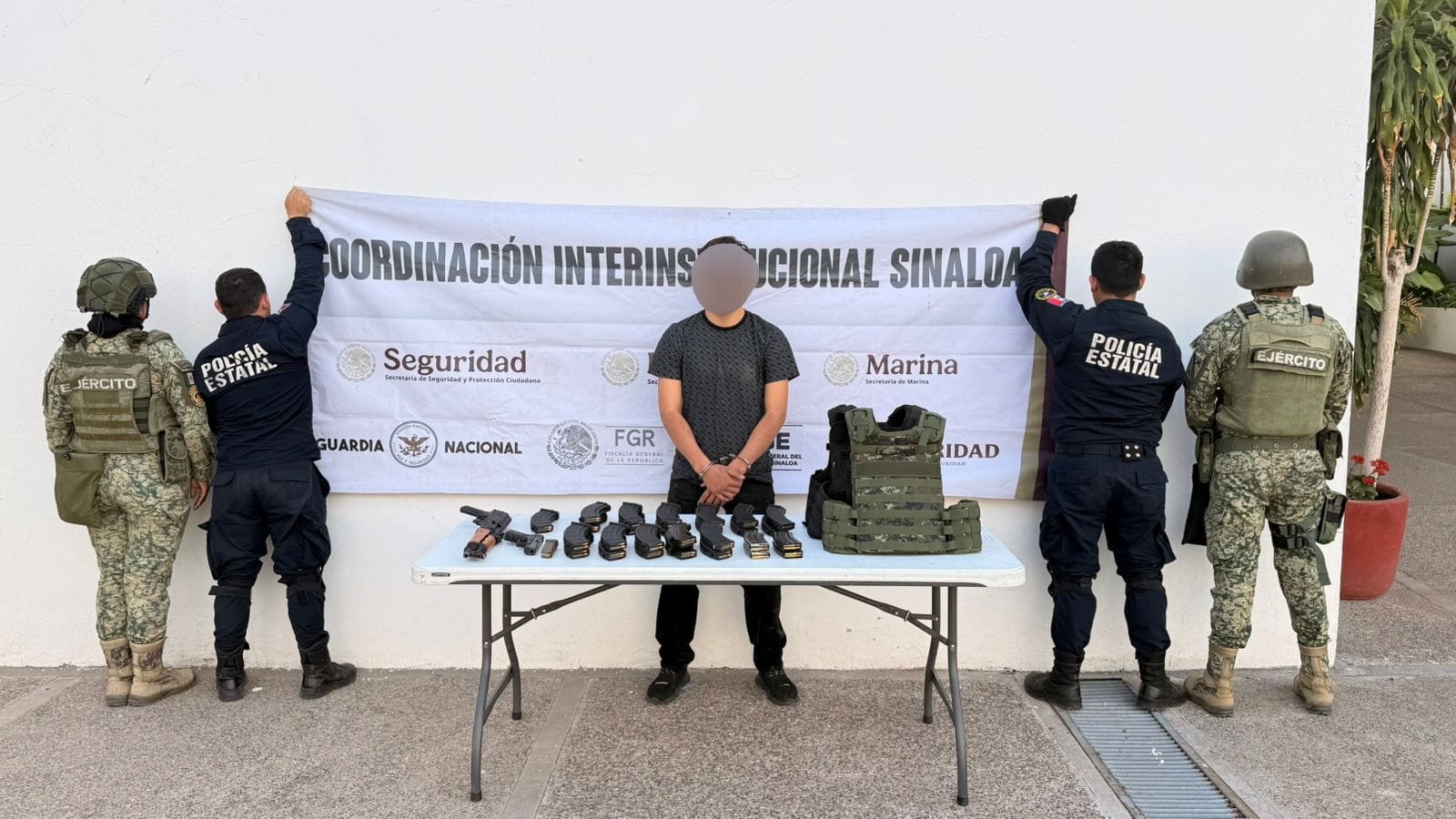 Liberan a víctima en Culiacán tras operativo; menor de edad es detenido con arsenal y vehículos robados