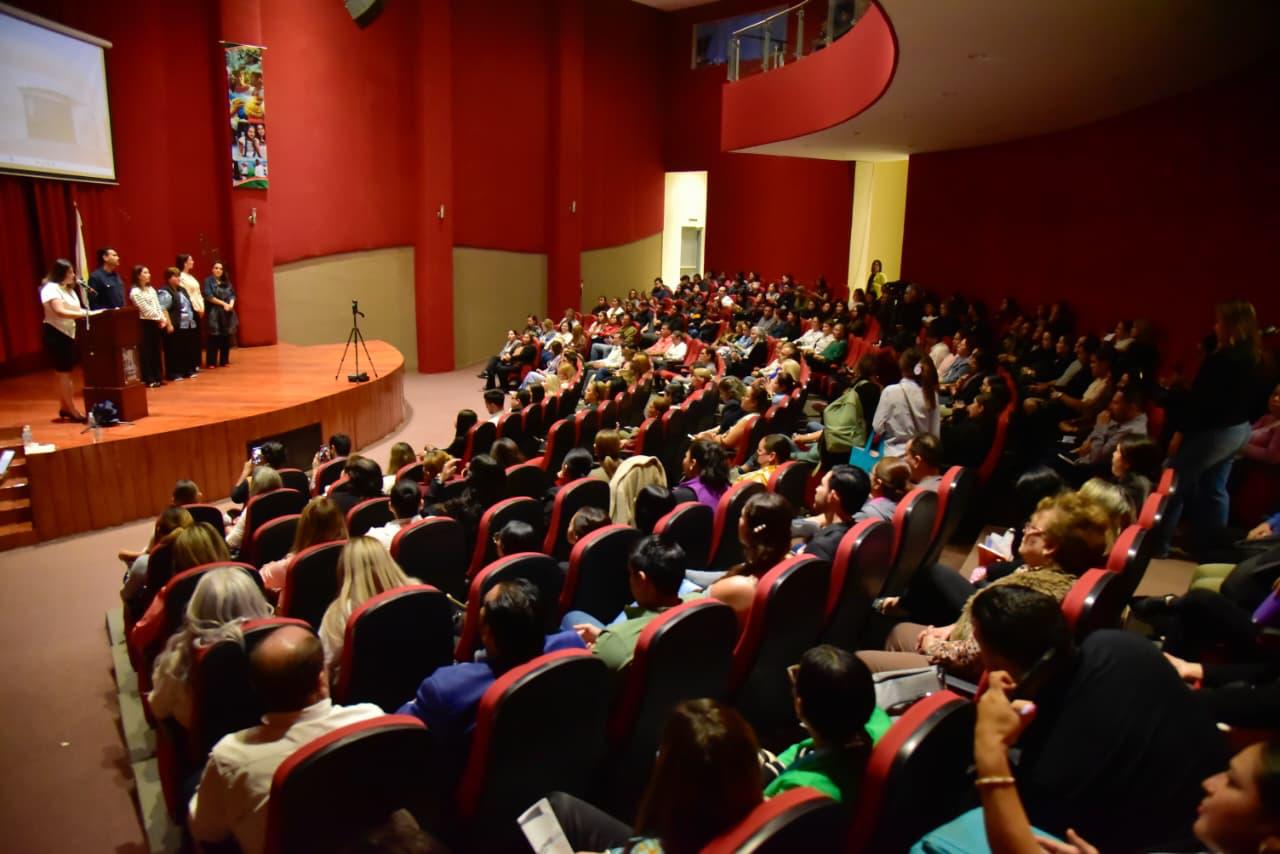 Ayuntamiento de Ahome imparte taller para promocionar el premio Lore de la Vega en Los Mochis