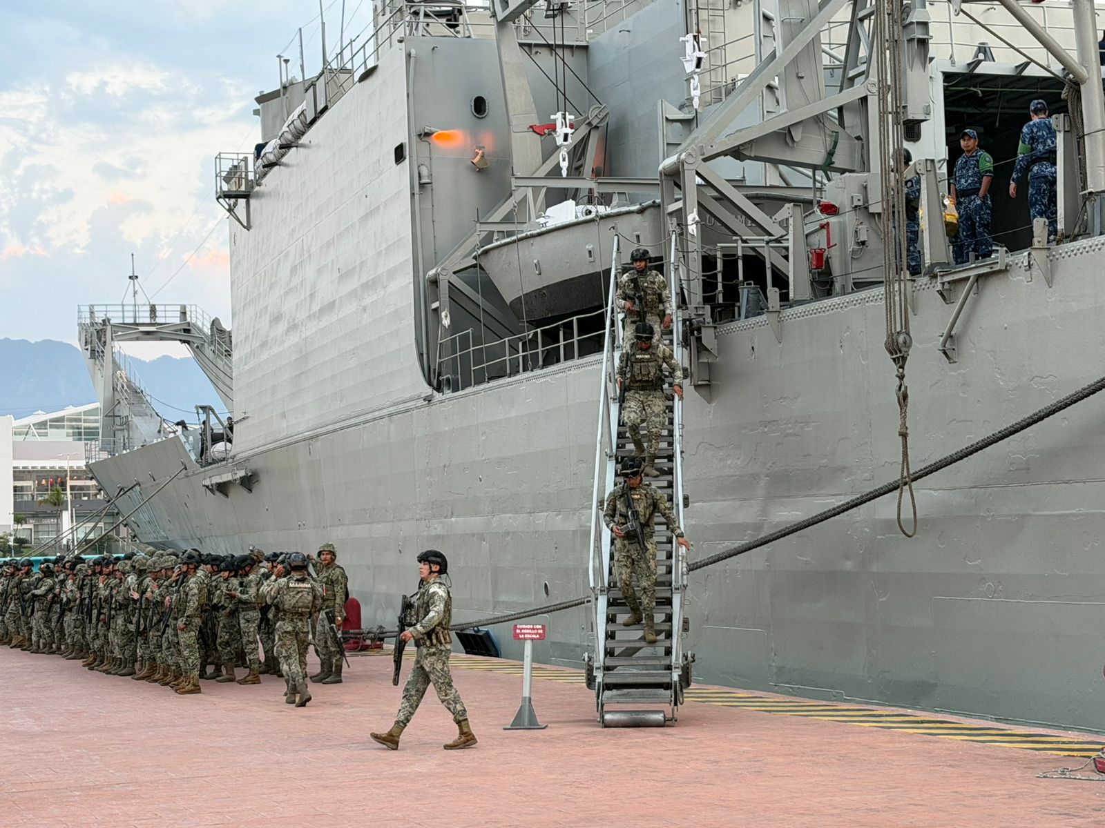 Arriba buque de la Armada de México para reforzar seguridad en Puerto Vallarta
