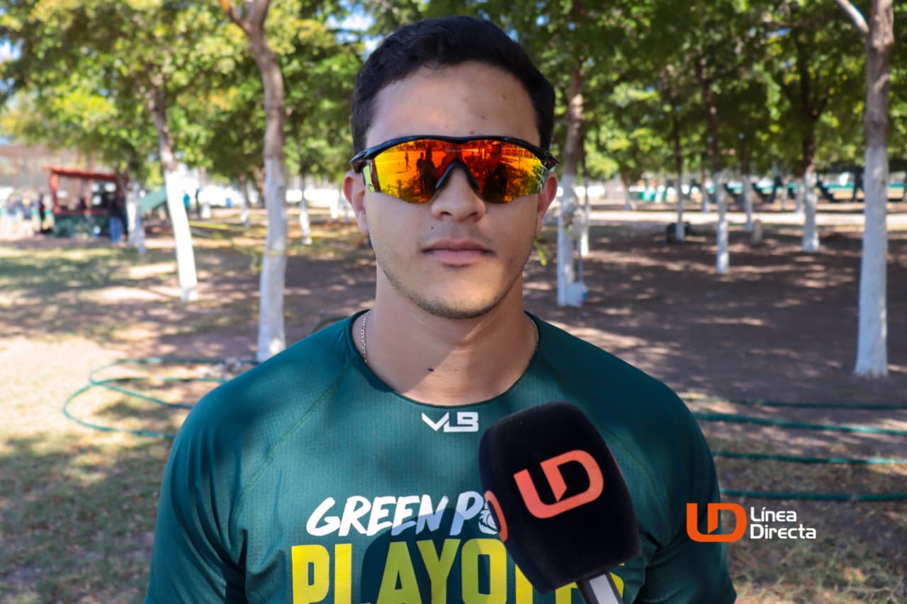 pelotero de cañeros entrevistado con microfono de LD