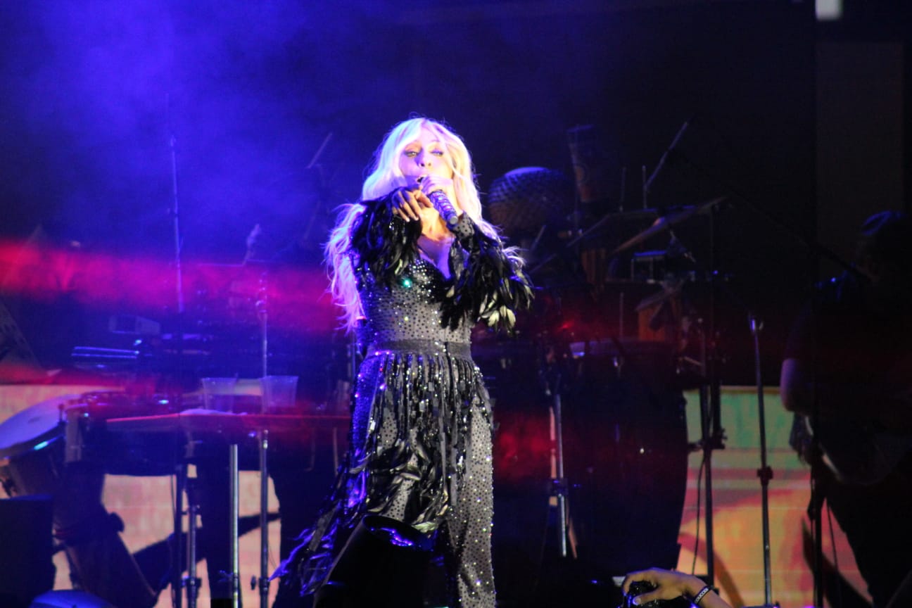 Increíblemente Icónico! Yuri pone a “vibrar” a Los Mochis con su concierto