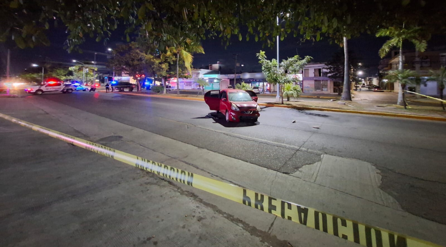 Policía de Mazatlán resguardan lugar del crimen