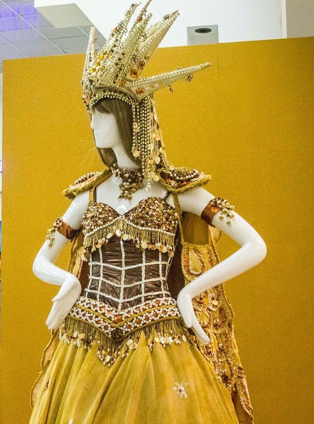 Exposición de atuendos reales del Carnaval de Mazatlán.