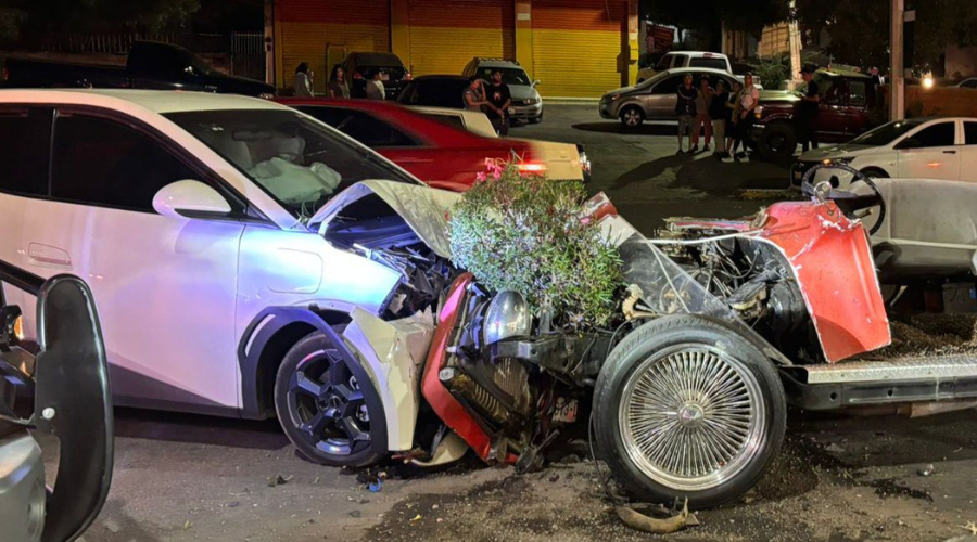 Choque entre dos vehículos en Culiacán