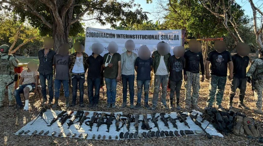 Autoridades detienen 14 civiles y asegura armamento