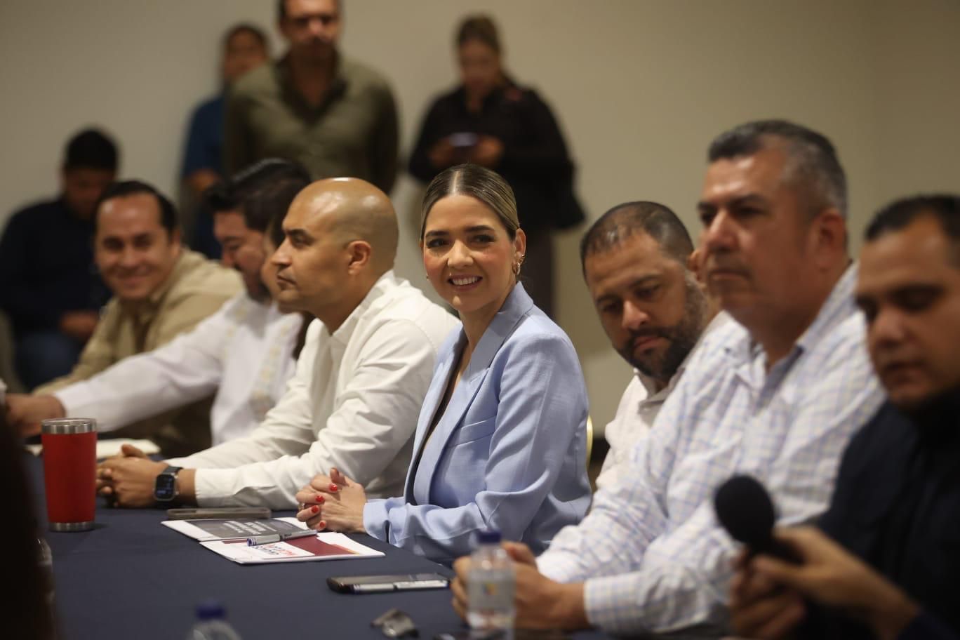 Estrella Palacios en reunión con la intercamaral de Mazatlán.