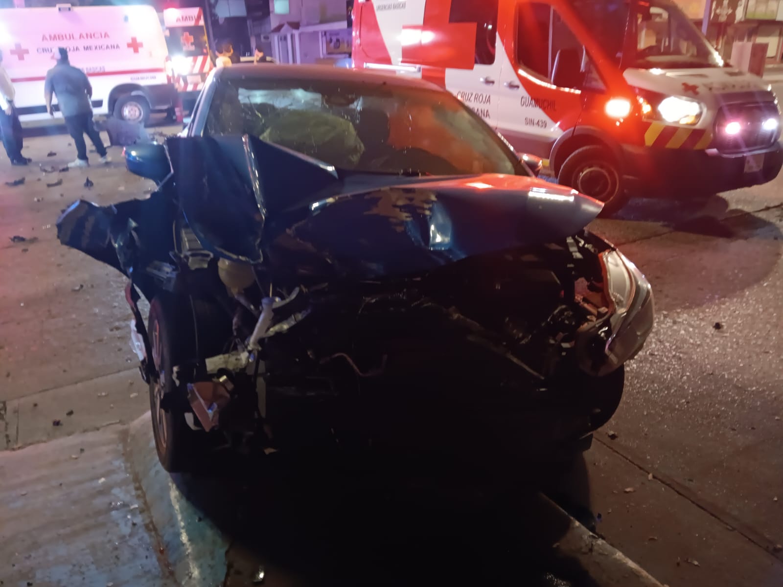 Choque en cruce de Guamúchil deja fuertes daños; menor no respetó el alto